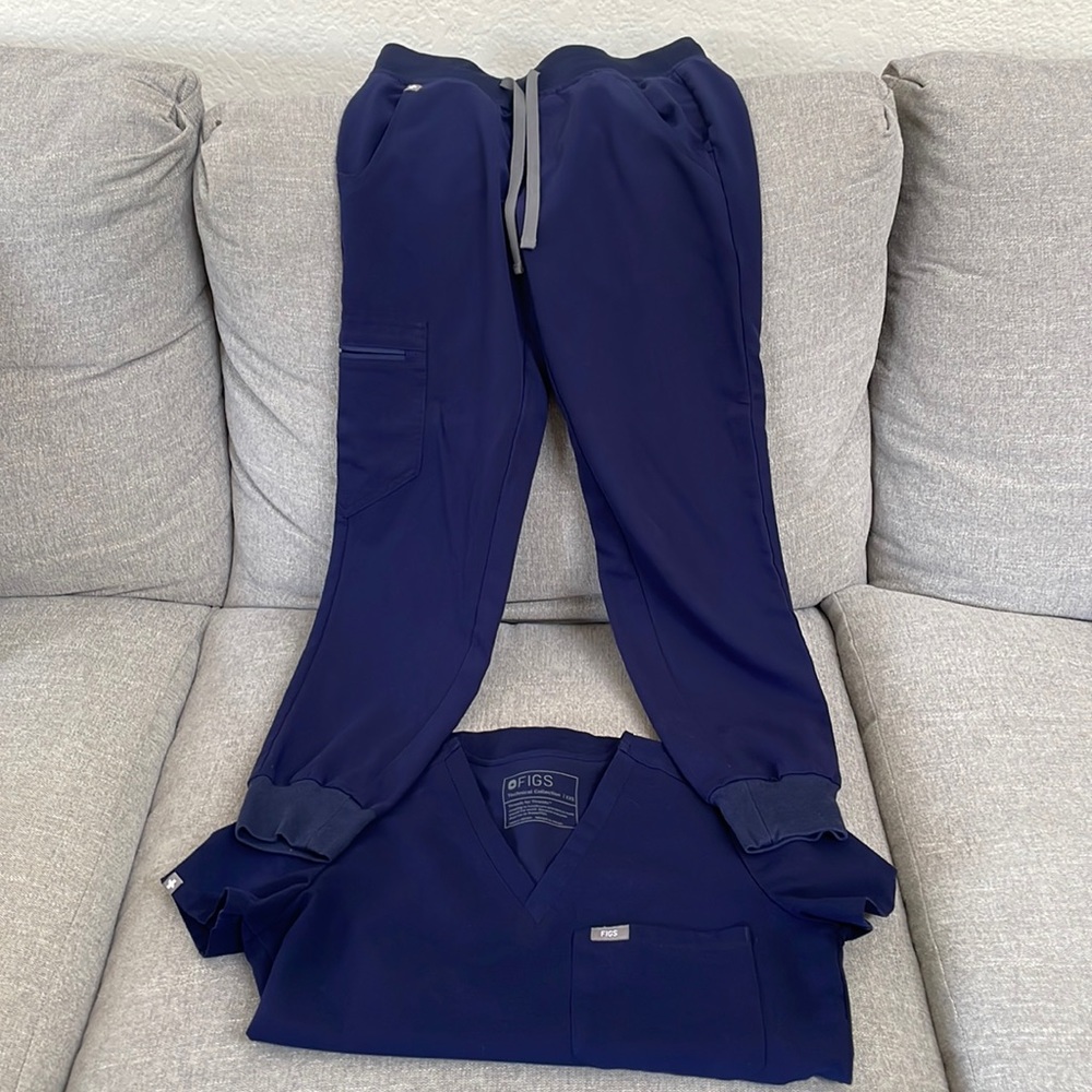 Sold as a set: Figs Core Navy